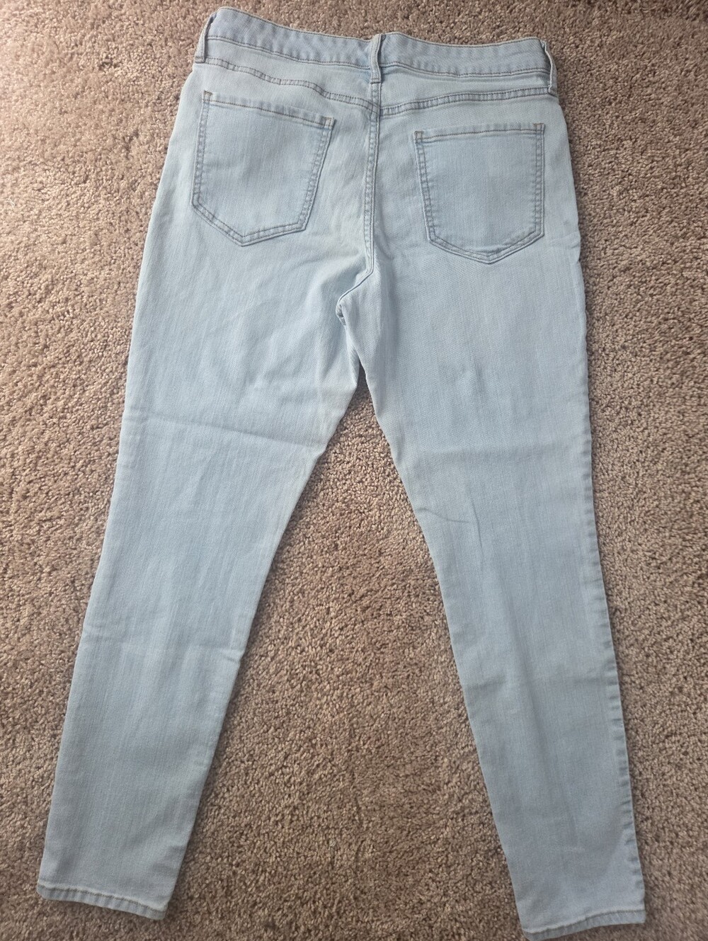 Old Navy Light Wash Women’s Skinny Jeans - Picture 3 of 3